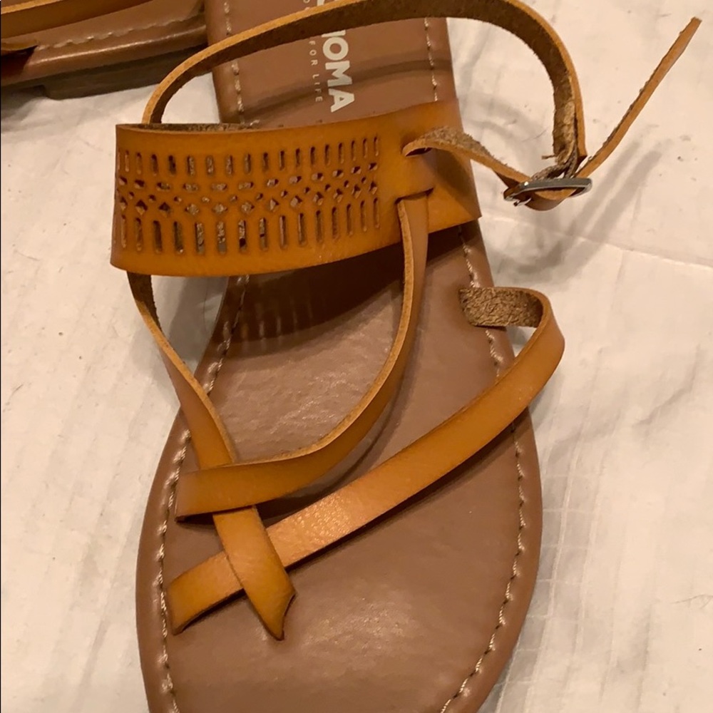 Sandals - Picture 3 of 4